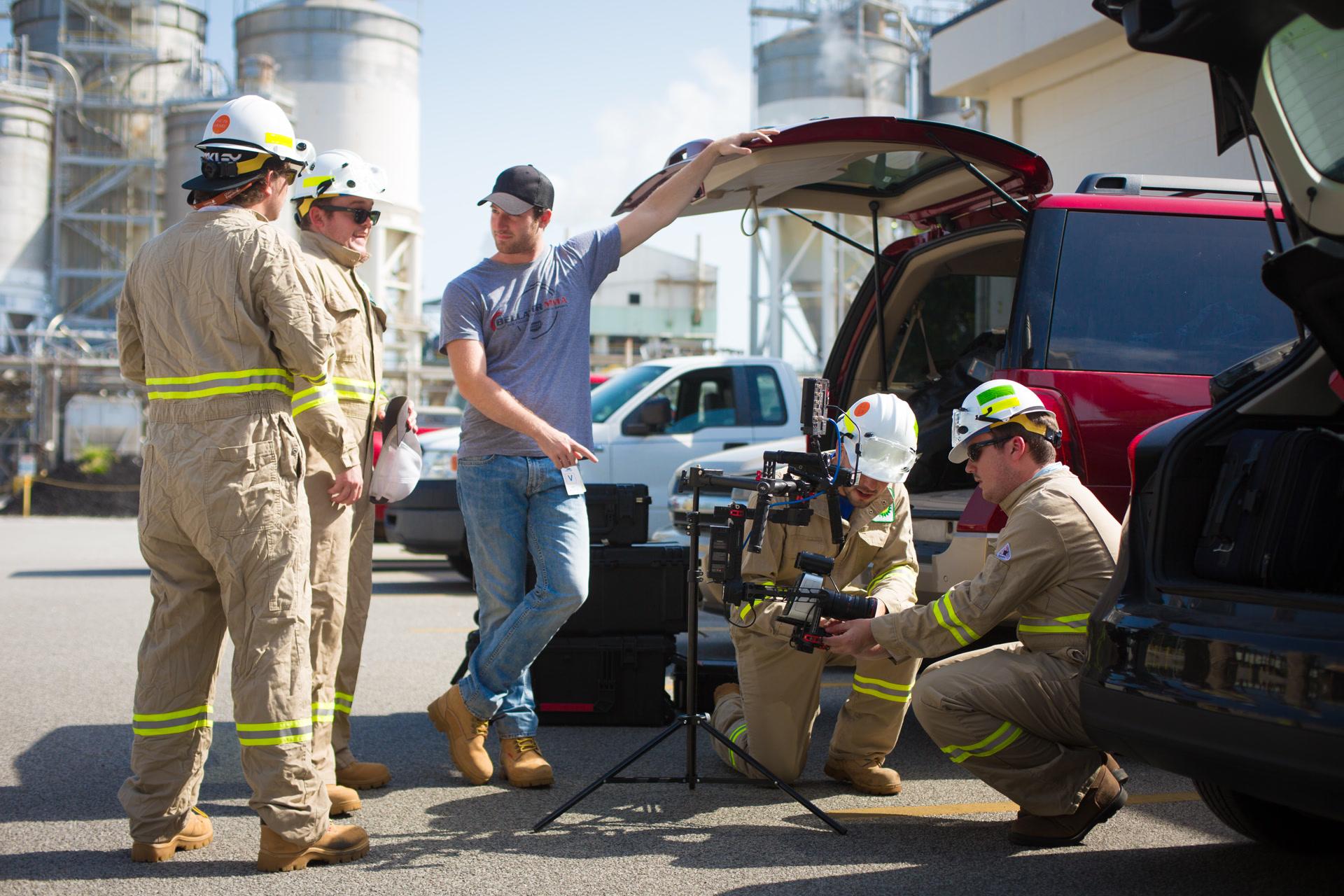 CC crew prepping gimbal at refinery